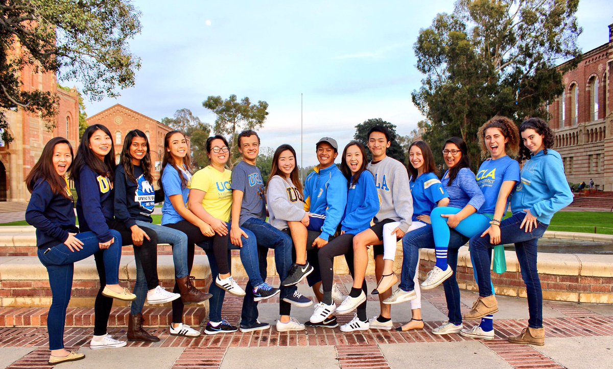 UCLAVolunteer's tweet photo. #TBT to... yesterday ๐คฃShout out to our Social Media and Marketing Interns (#SMMIP) for brightening cloudy days ๐๐ #UCLA https://t.co/frW2scRJDA
