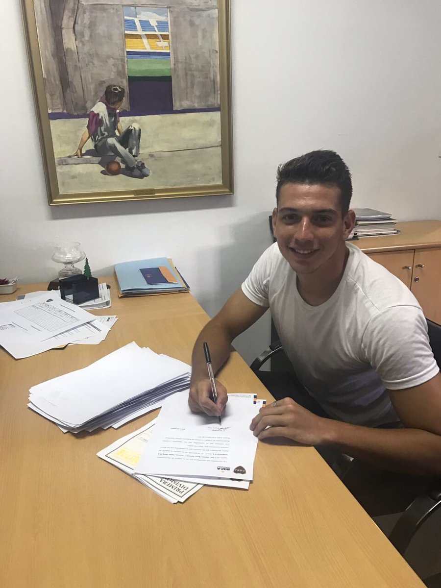 El juvenil Azarías Molina firmó su primer contrato con #Boca. Delantero goleador de las inferiores, categoría 98.
