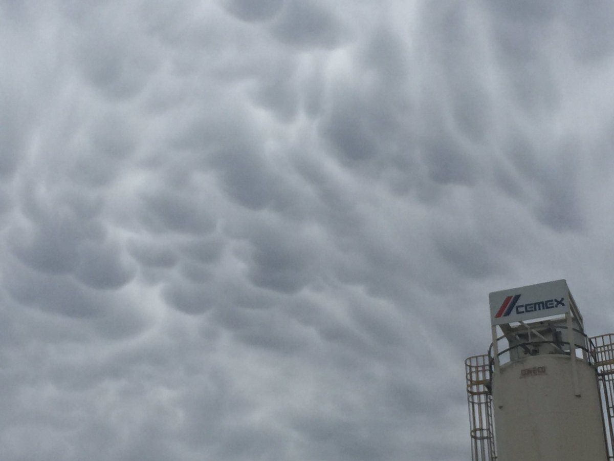 WarrenMartin17's tweet photo. Mammatus clouds in the Central Valley California https://t.co/VPM8lbVYli