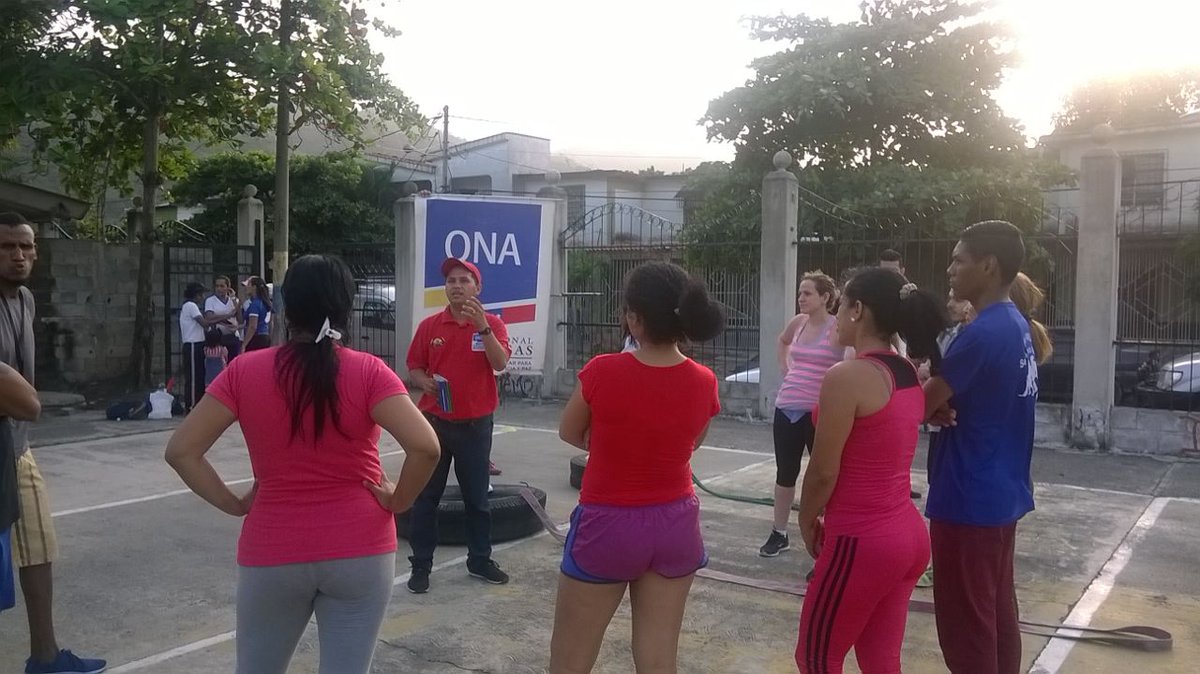 SNACarabobo's tweet photo. @redonacarabobo realizó jornada de información y sensibilización en La Comunidad Banco Obrero Nuevo en Morón #JuventudEsRevolucion https://t.co/IYSdZu0mDG