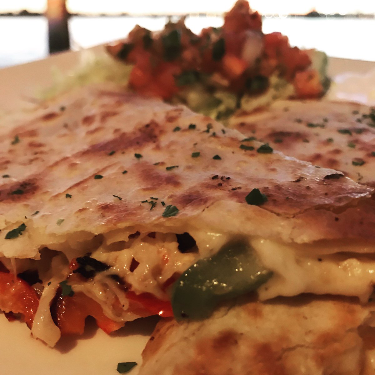 EdgewaterSD's tweet photo. Mmmmmm... lobster! 🦐#lobsterquesadilla Grab it now on the #happyhourmenu #euec2017 https://t.co/FZIUs0nTfA