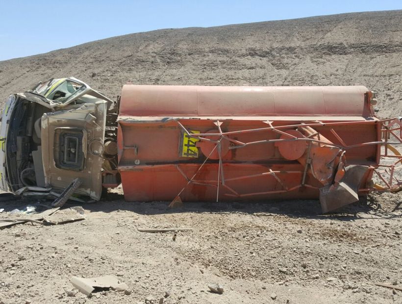 rest_911's tweet photo. Un conductor murió al volcar camión en ruta a El Salado.https://t.co/s64fcEAikz https://t.co/TJ16Lu9pEX