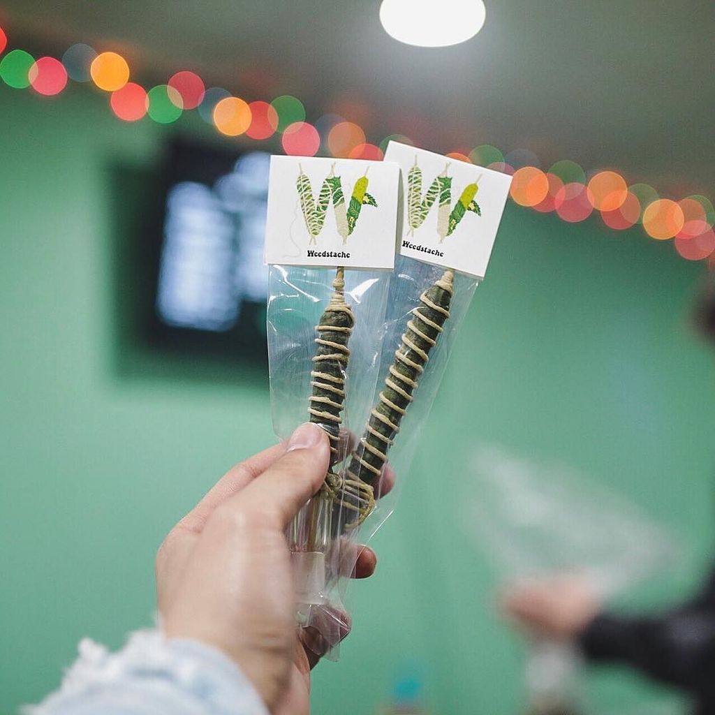 WeedStache's tweet photo. @thejadephoenix has a fresh drop of sticks 😁🙌🏼 @marklashark 📷 https://t.co/mLQV3RRZj8 https://t.co/0ghynyLY33