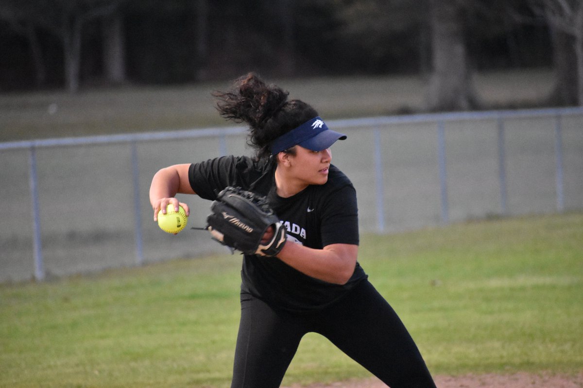 Nevada_Softball's tweet photo. Final preparation before tomorrow's season opener
#BattleBorn https://t.co/yJCeBPgDvI
