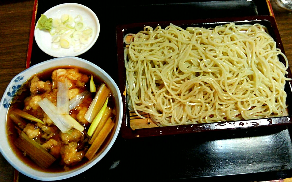 ট ইট র Takao Yummy 上野 翁庵 ねぎせいろ 油揚げの甘辛煮 ２回目の訪問 濃い汁が下町っ子にはたまらない しっかりきいた出汁 そしてこの蕎麦のツヤ 香り のどごし こし 自動的に入ってるイカのかき揚げ これもまたイカが柔らかくて