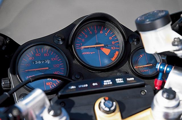 ホンダ NS500R（1985年）の解説！ 2スト400レプリカは、オーラが