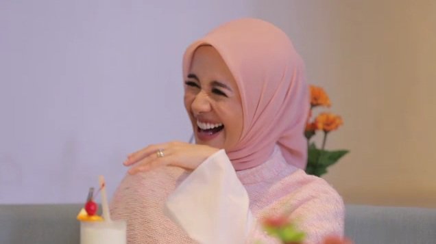 Hai km yg kece2!

Pagi ini <a href="/sarseh/">sarah sechan</a> bakal ngobrol2 seru bareng <a href="/Bellaudyaa/">Laudya Cynthia bella</a> <a href="/ralineshah/">Raline Shah</a> &amp; <a href="/realfedinuril/">Fedi Nuril</a> di <a href="/SarahSechan_NET/">SarahSechan_NET</a> pukul 09.00 WIB.