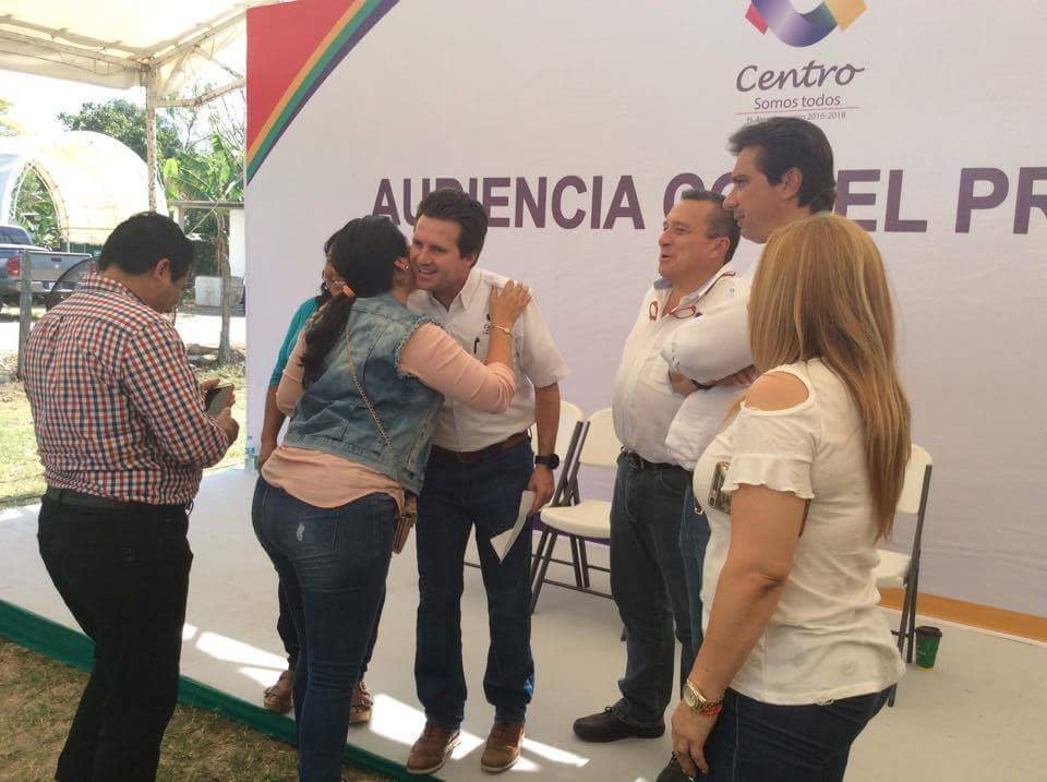 victorgbaeza's tweet photo. Un Gob. cercano a las Familias de la Ria. Guineo 2da. Secc. trabajando por el bienestar de los ciudadanos. @gerardogaudiano, @OficialCentro https://t.co/c3HW4JLPJC