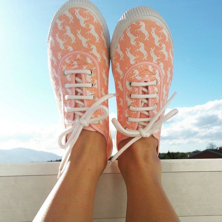 StartasUSA's tweet photo. Escaping the winter chill ๐ฆ๐ฆ๐ฆ #startassummer with our #Unicorn printed kicks ๐๐๐ #SHOP https://t.co/Udgytqkoje #startasusa #instafashion https://t.co/lcOqWZZ59w