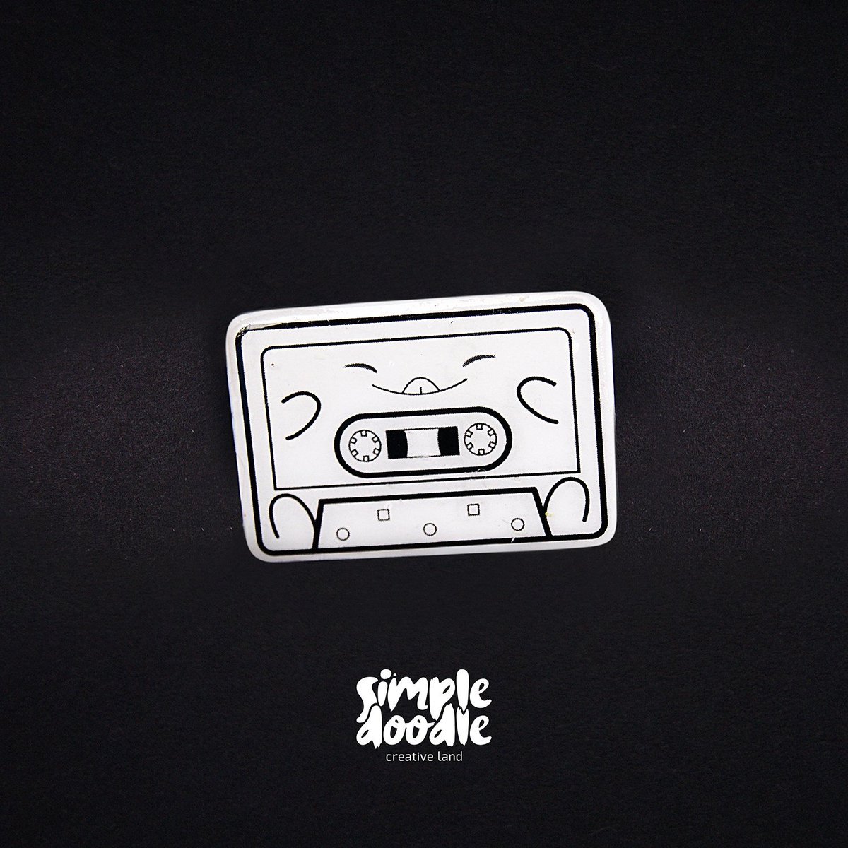 simple_doodle's tweet photo. 》ＮＥＷ  ＰＲＯＤＵＣＴ《
.
by SIMPLE DOODLE
- creative land -
.
Handmade Resin Pin
📼 KASET
.
ʟɪᴍɪᴛᴇᴅ ᴇᴅɪᴛɪᴏɴ
.
#SimpleDoodle #handmedz https://t.co/K9hj6VrTai