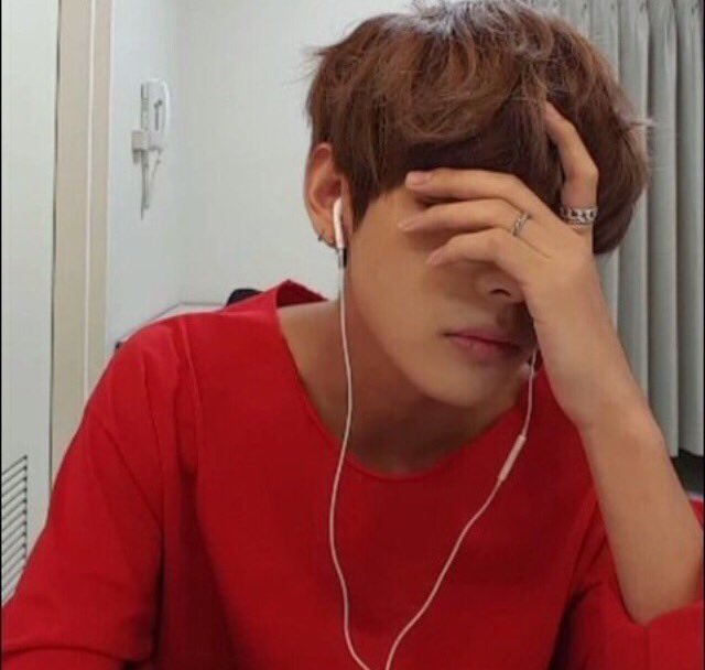 HOforSEOKK's tweet photo. Taehyung in red is the reason why the world still turns https://t.co/UNcVGWaUrZ