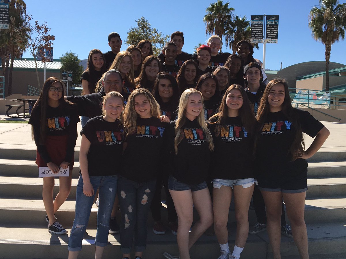 jemithompson's tweet photo. Shout out to these students! When I ask for help, they are there. My journey would be incomplete w/o them. #shsunity @SHSUnity #dreamjob https://t.co/covNgumIVp