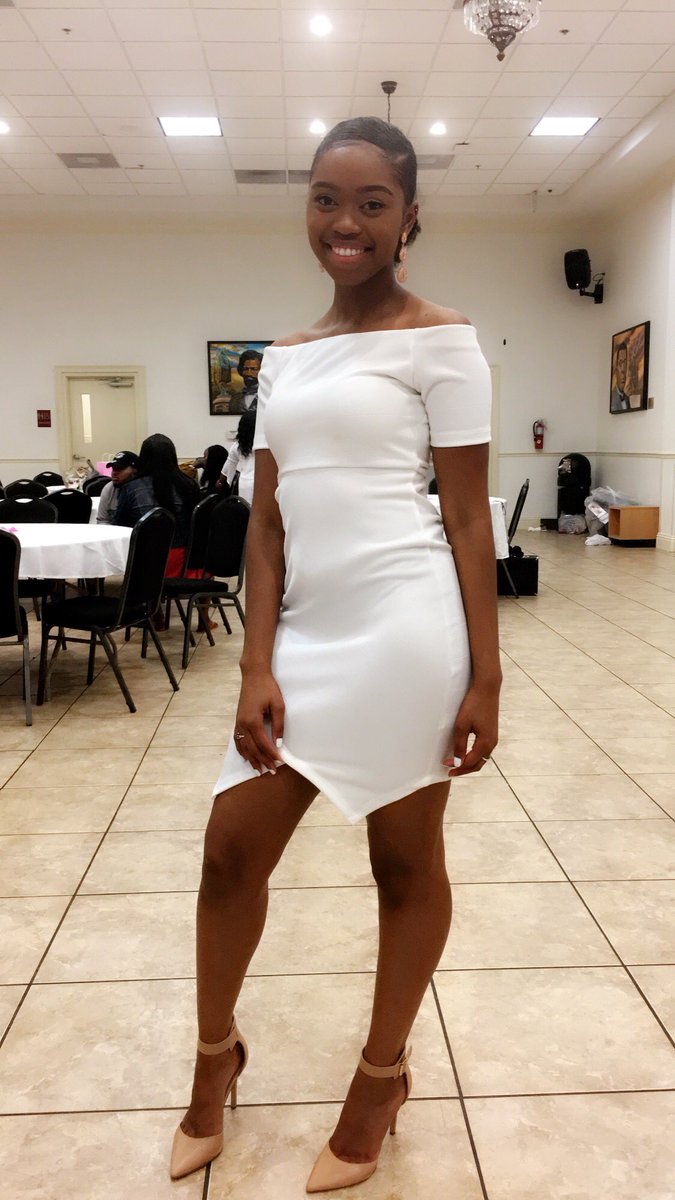 Saraeyaxx3's tweet image. " Every man needs a Phenomenal Woman" #InductionDay #PWTT #PWTTtakeover 💕 academic excellence award 💋👑