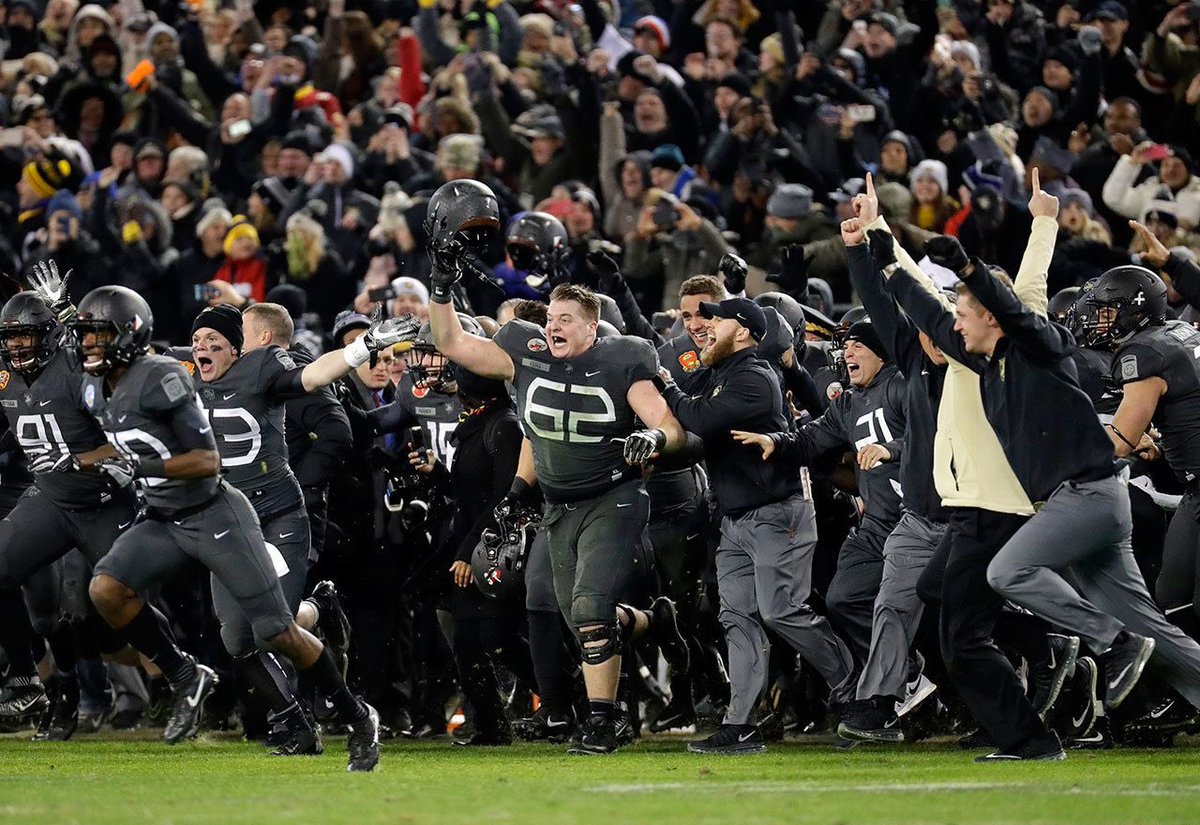 Cmottillo12's tweet photo. Extremely honored &amp; blessed to receive my 1st offer to the prestigious United States Military Academy!🇺🇸#GoArmy #BeatNavy #DutyHonorCountry https://t.co/Is7Q8AmcAB