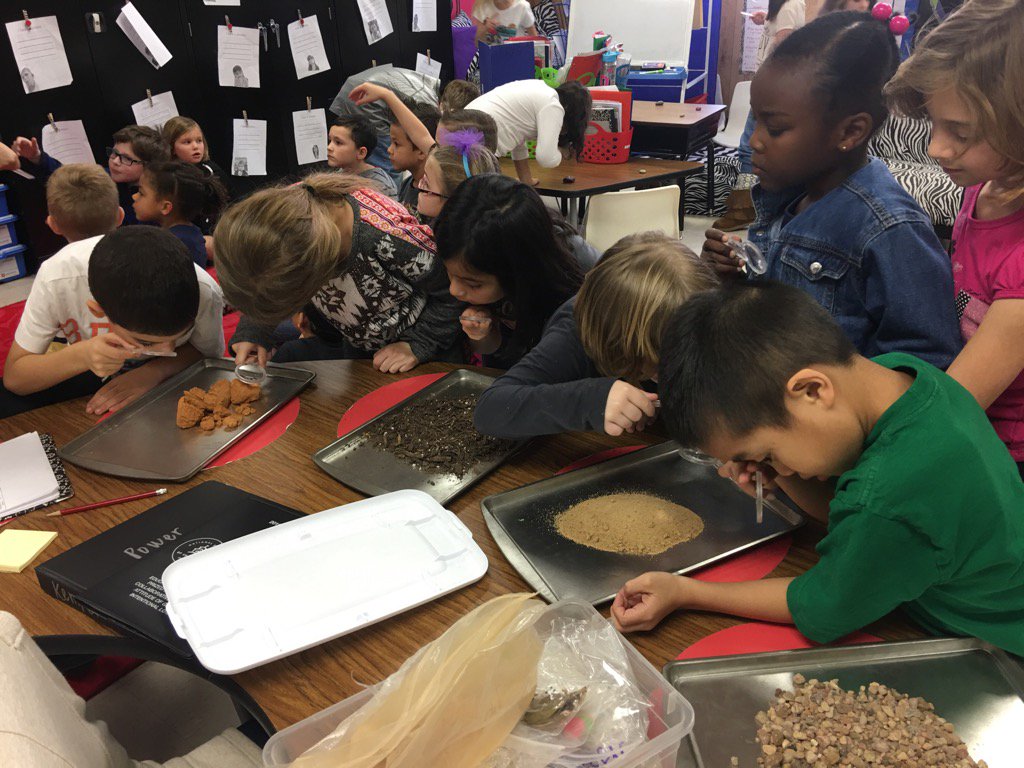kandianderson19's tweet photo. Ss observing properties of rocks and soil at our rock museum. @ZwinkKISD #zwinklevelsup #BetterNeverStops https://t.co/oiNfTTqLGV