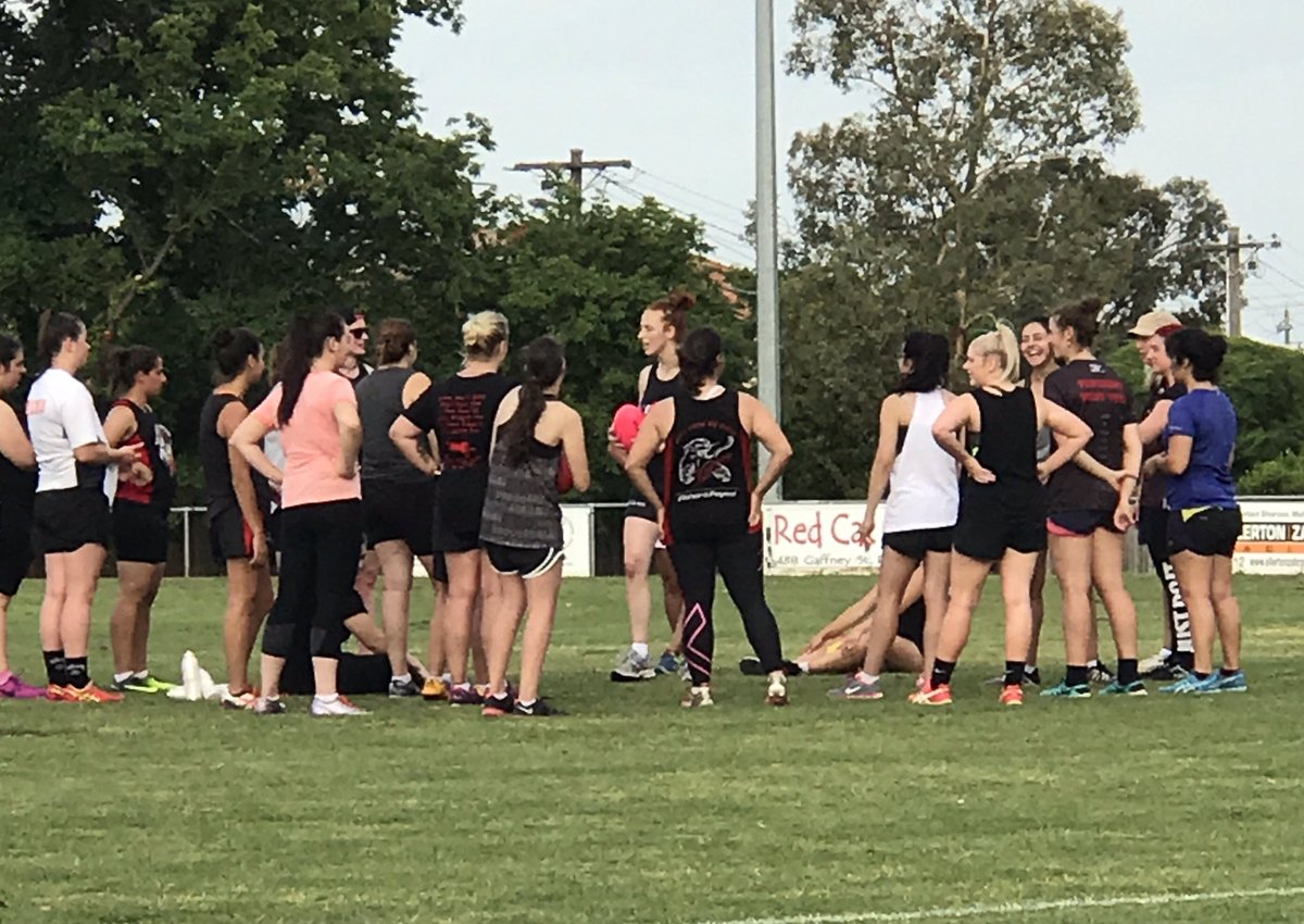 a chat before a training drill last night at Raeburn Res.#stepupcaptain #ChangeHerGame @GirlsPlayFooty @EDFLfooty @northernfl @JohnMangos3