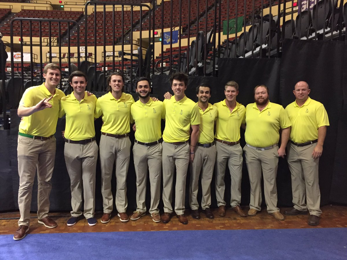 UrsulaGurney's tweet image. Great night honoring 2016 WAC @UMKCMensGolf champions ⛳️#ringpresentation @UMKCathletics #teamkc