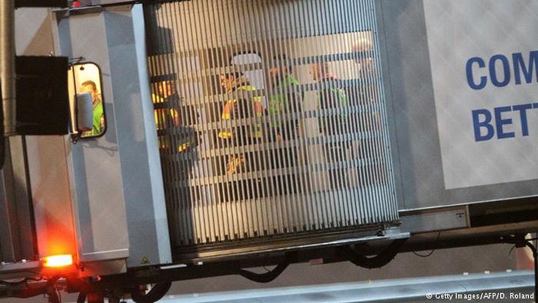 SRAntiFascism's tweet image. #ChancellorMerkel
#Bundesregierung
#Heartlessly
Deports620 #AtRisk
#UnaccompaniedMinors
E:
De:tinyurl.com/zrz49lm