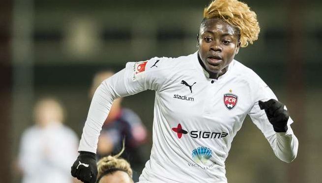 Foetbal247TBG's tweet photo. Rosengård release Cameroon striker Gaëlle Enganamouit, who returned from Africa Cup injured; she is on her way to China #AWCON2016 https://t.co/O0aEcT3GMU