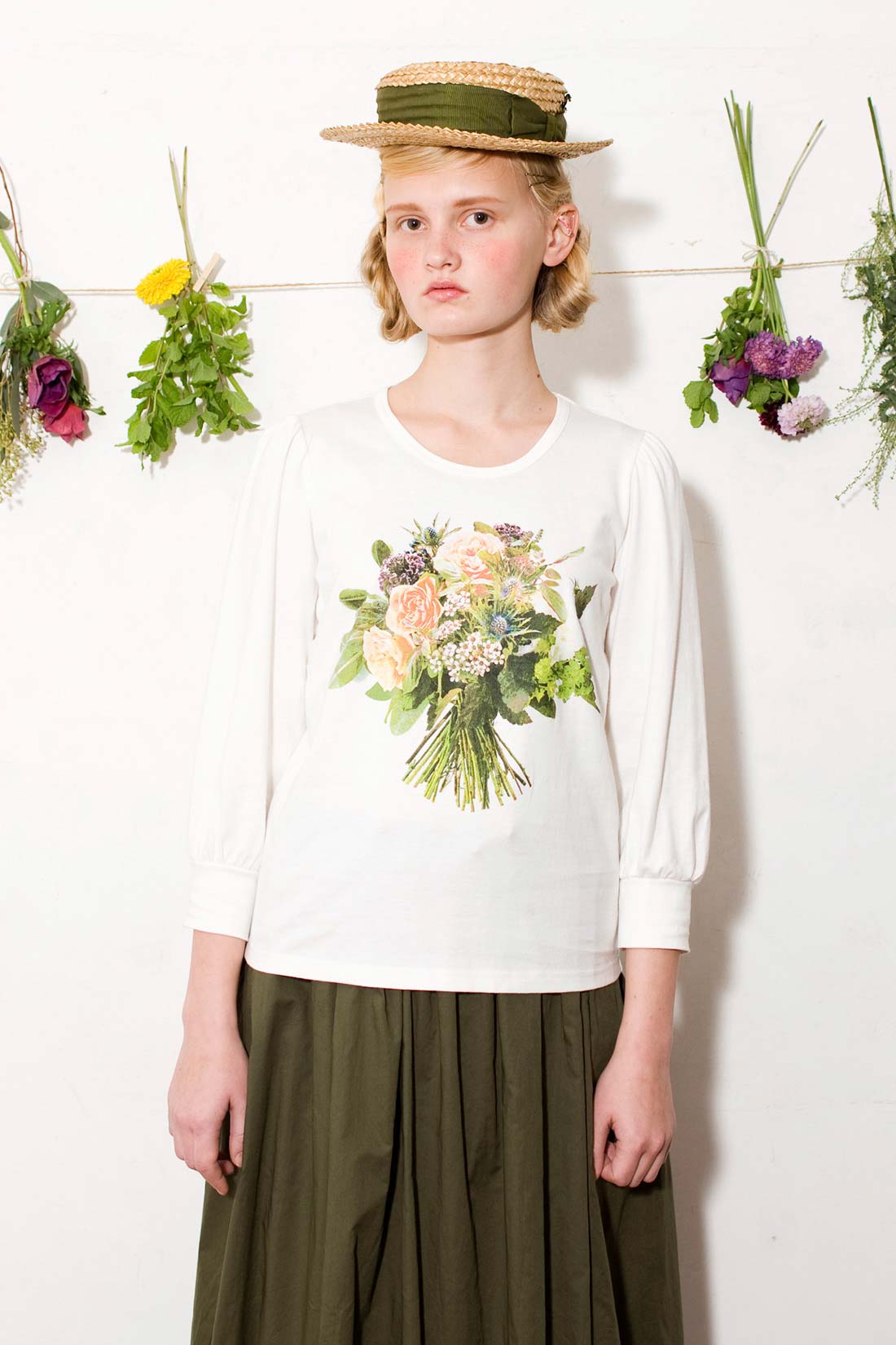 Uzivatel シロップ 春の新作デビュー Na Twitteru 神戸 六甲の素敵なお花屋さん Vestita ヴェスティタ さんとのコラボｔシャツ アレンジしてくださった２種類のブーケを大きくプリント 手を添えると まるで花束を抱えているみたい どちらもかわいいね