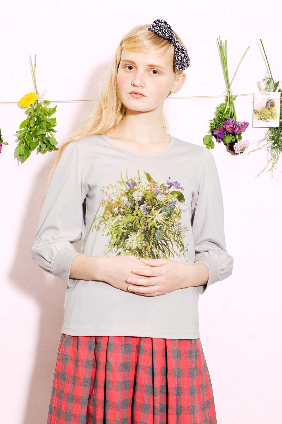 Uzivatel シロップ 春の新作デビュー Na Twitteru 神戸 六甲の素敵なお花屋さん Vestita ヴェスティタ さんとのコラボｔシャツ アレンジしてくださった２種類のブーケを大きくプリント 手を添えると まるで花束を抱えているみたい どちらもかわいいね