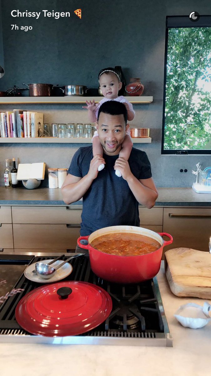 melxxnie's tweet photo. literally the cutest shit ever wtf @chrissyteigen https://t.co/CQfVIacdiZ