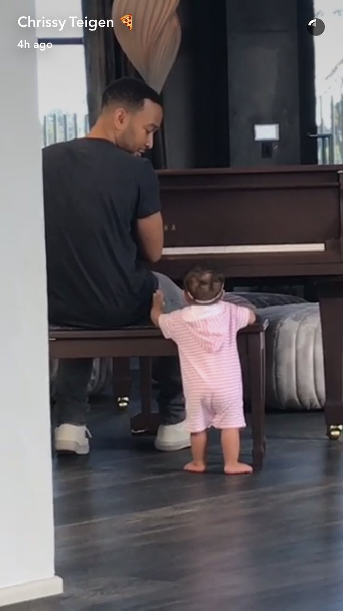 melxxnie's tweet photo. literally the cutest shit ever wtf @chrissyteigen https://t.co/CQfVIacdiZ