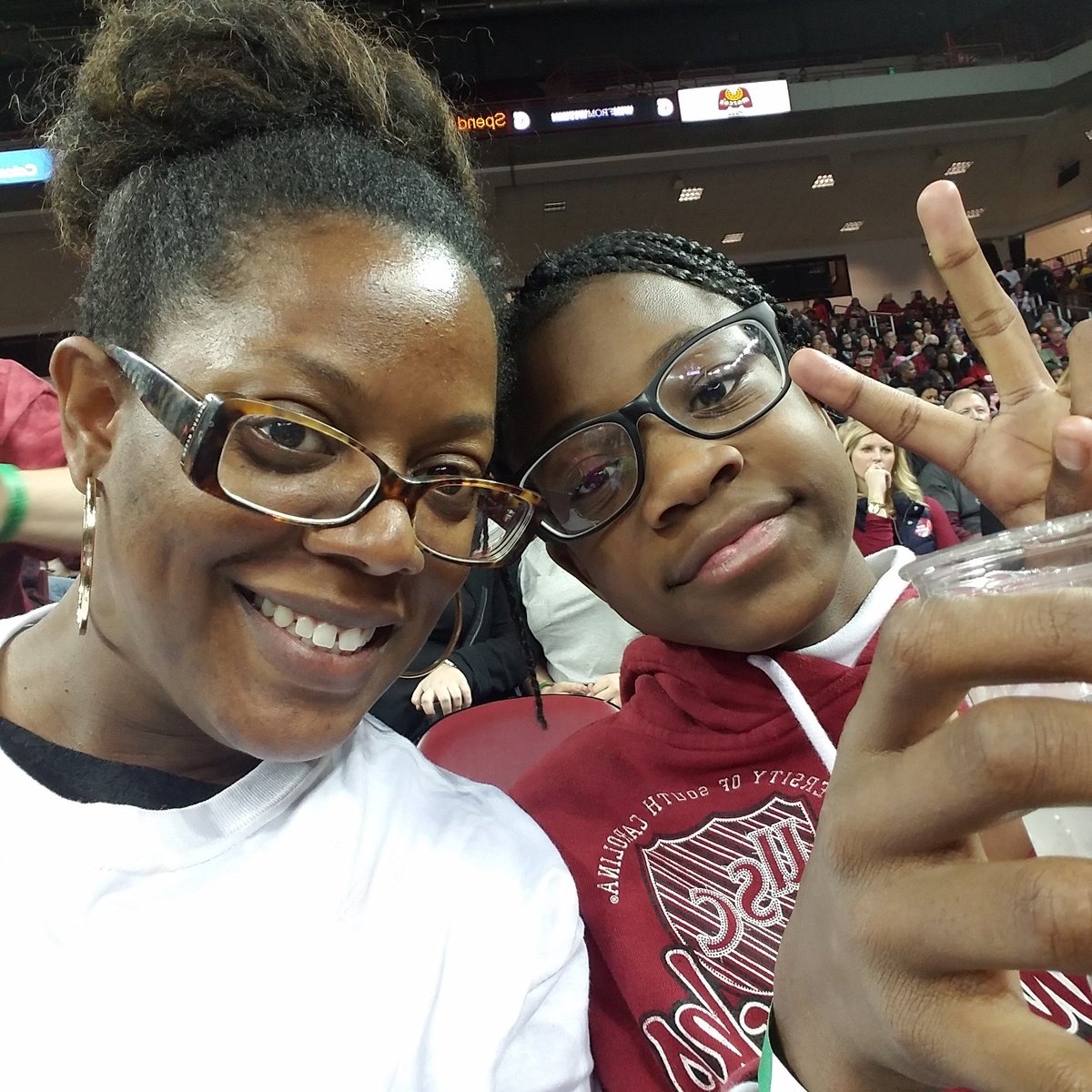 TeyaSophia's tweet photo. @GamecockWBB my goddaughter was so excited (and ate so much popcorn) tonight! THANK YOU!!!!! #instagramwinner #baselineclub https://t.co/SQCo16EqEq