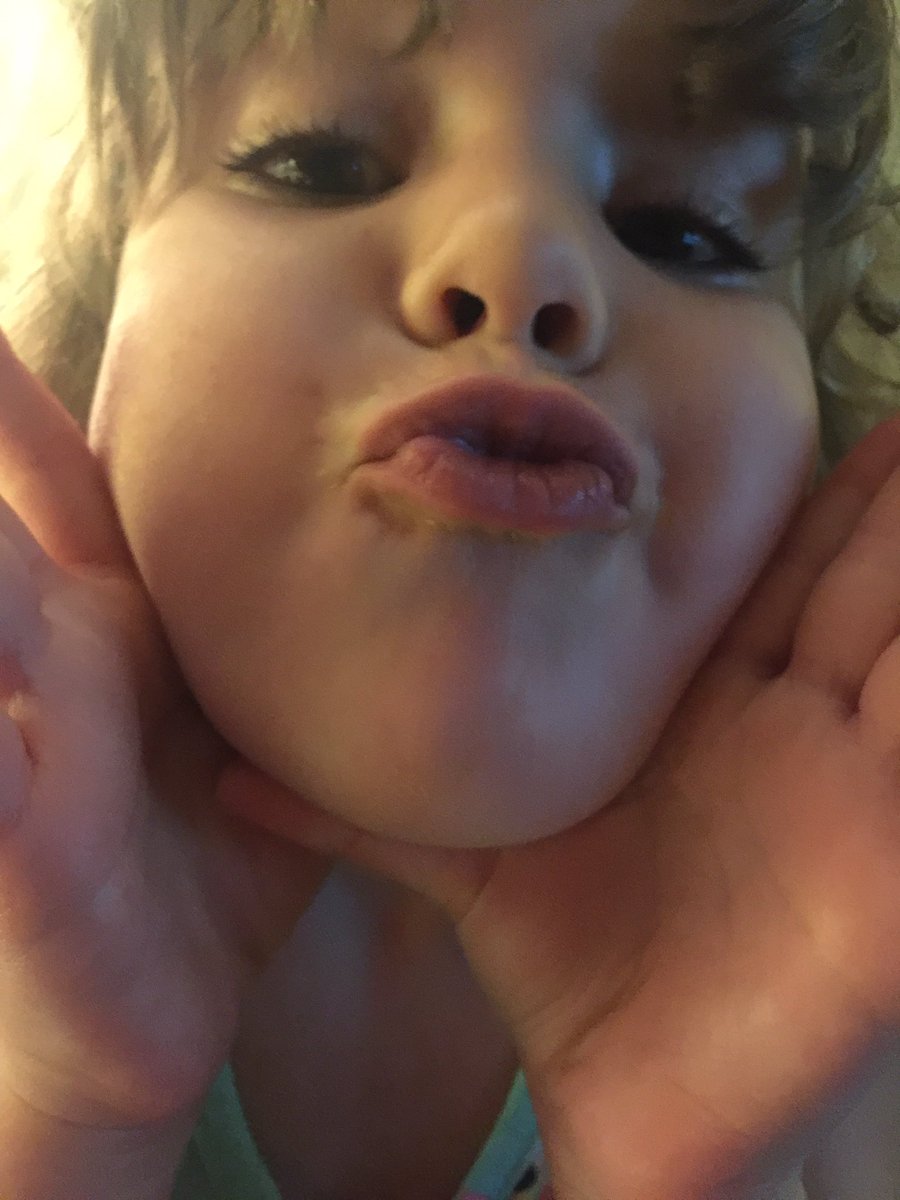 steph_sickler's tweet photo. Study break to make a shout out for charity! #Alice4Kids https://t.co/dOzsU12YFV