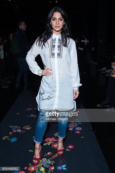 TMI_Uruguay's tweet photo. @EmeraudeToubia looking great today at the Desigual show during @nyfw...#NYCBound #NYFW #CasuallyChic 😍😍 Part 1 https://t.co/yjGZubByo1