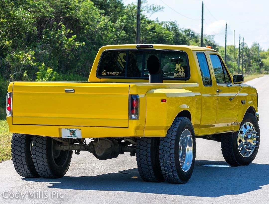 DieselNation3's tweet photo. Booty 🍑 https://t.co/NvOYDRlcVO