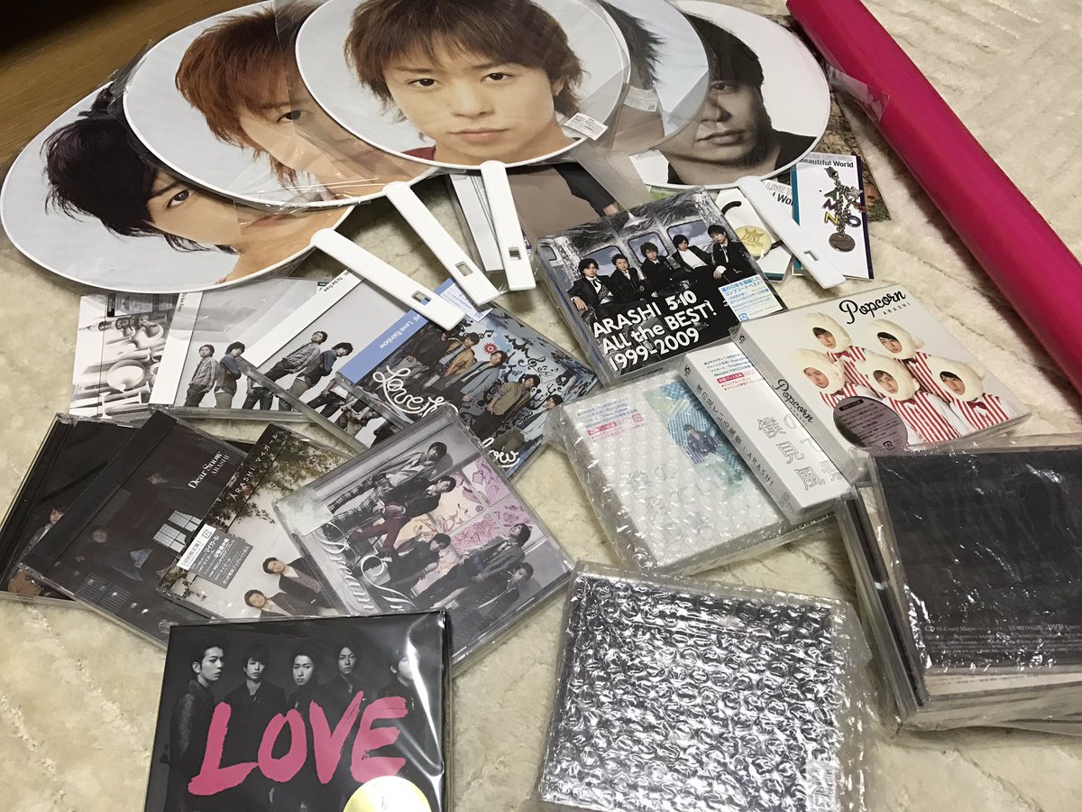 Miku_12103's tweet photo. 一部出しただけでこんなにあった
まだまだ探さなあかんやついっぱいある😭
めっちゃオタク、オタ卒👋
DVDだけ残す☺️ https://t.co/wEAecJINhx