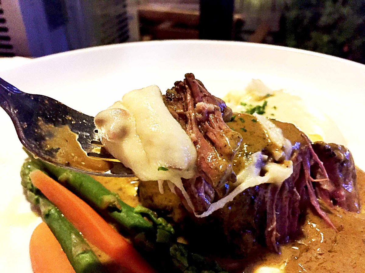 tryhiddengems's tweet photo. This rich 7-hour AAA braised beef is a true #hiddengem by @de_feast in #NorthVancouver. 
https://t.co/m4E7rYkFDq 
#yvreats #vancouver https://t.co/wJe1MHKF85