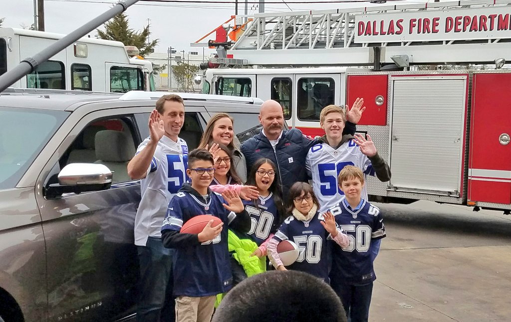 DallasFireRes_q's tweet photo. Big THANK U 2 @Ford & @SeanLee_50 for allowing @DallasFireRes_q #Sta43 to help Pay It Forward to a deserving family! #RiceFamily https://t.co/yQpKpDQMzD