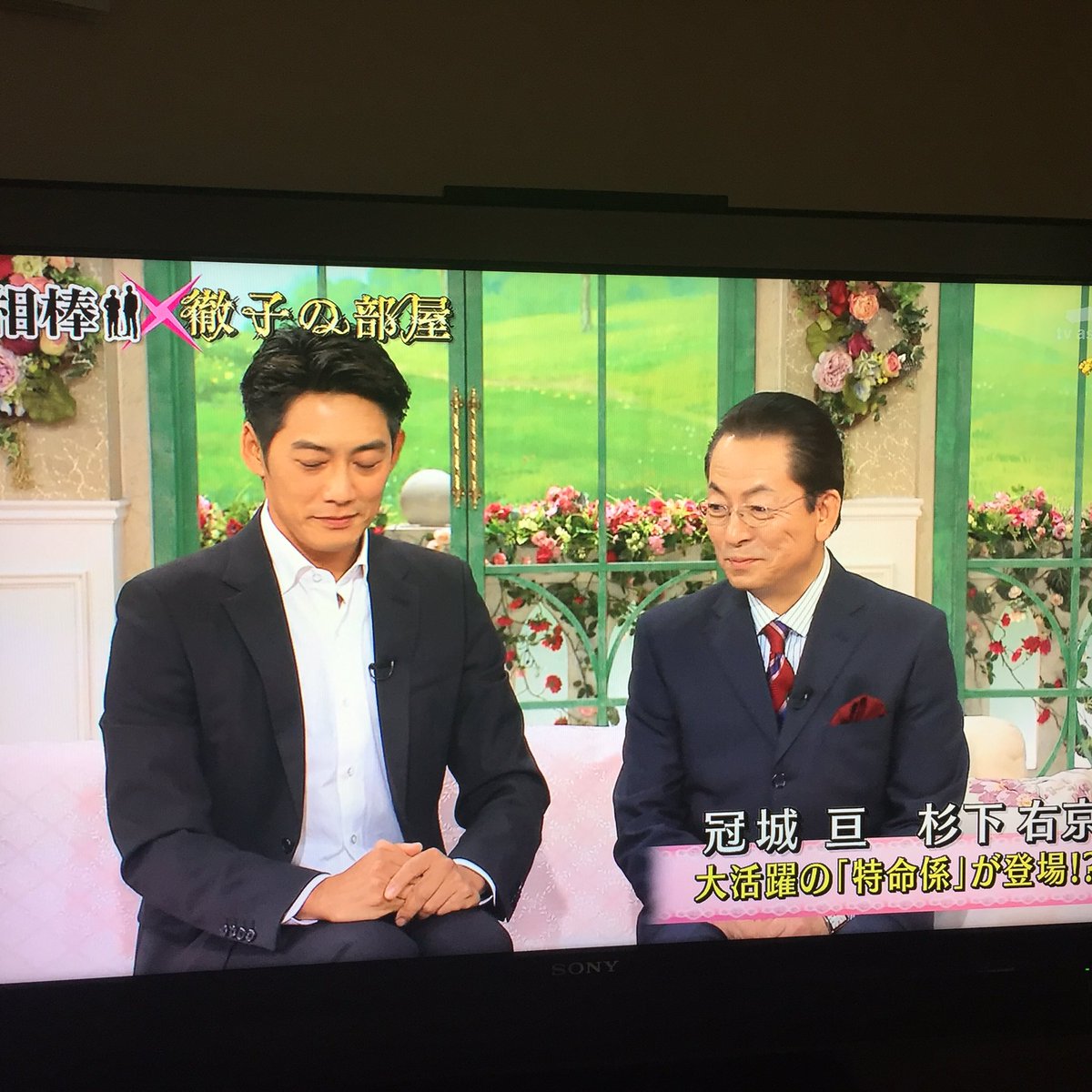 相棒の二人が役柄のまま徹子の部屋に登場 右京さんの紅茶芸やドラマの裏話に大興奮 徹子の部屋 Togetter 相棒の二人が役柄のまま徹子の部屋に登場 右京さんの紅茶芸やドラマの裏話に大興奮 徹子の部屋 Togetter