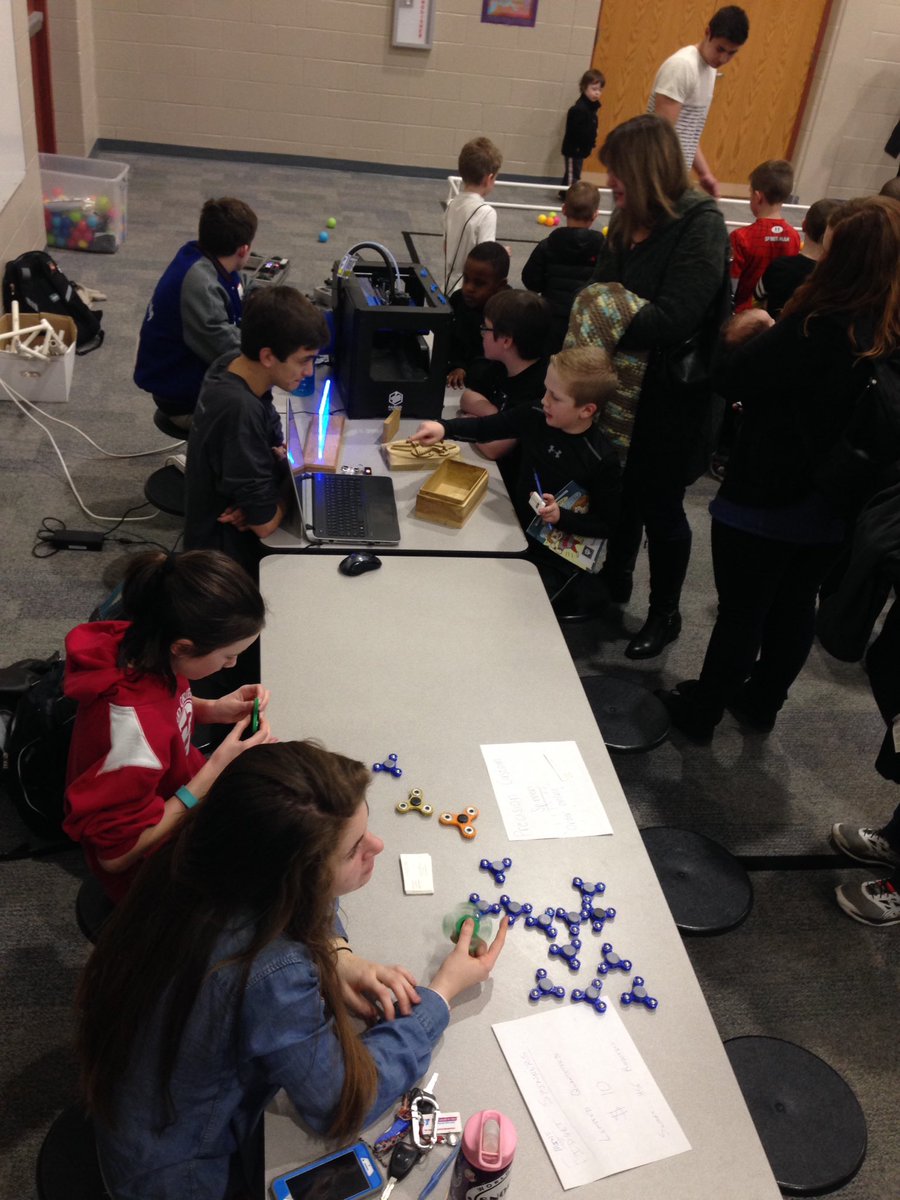 HSEPLTW's tweet photo. Royal Robotics and Engineering @HRErockets health and science night.  Future scientists and engineers.  @HSESchools @HSEPrincipal https://t.co/eHzDEa5d8r