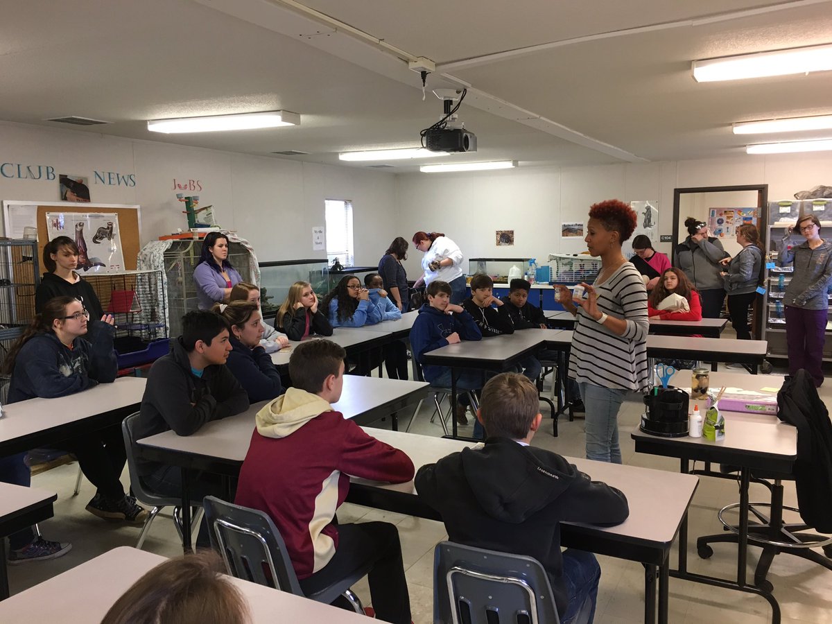 SouthernAMiddle's tweet photo. 8th gr students had a great time exploring @AlamanceCC. #collegeandcareerready #samstigerpride https://t.co/Z6ZiP9fpDH