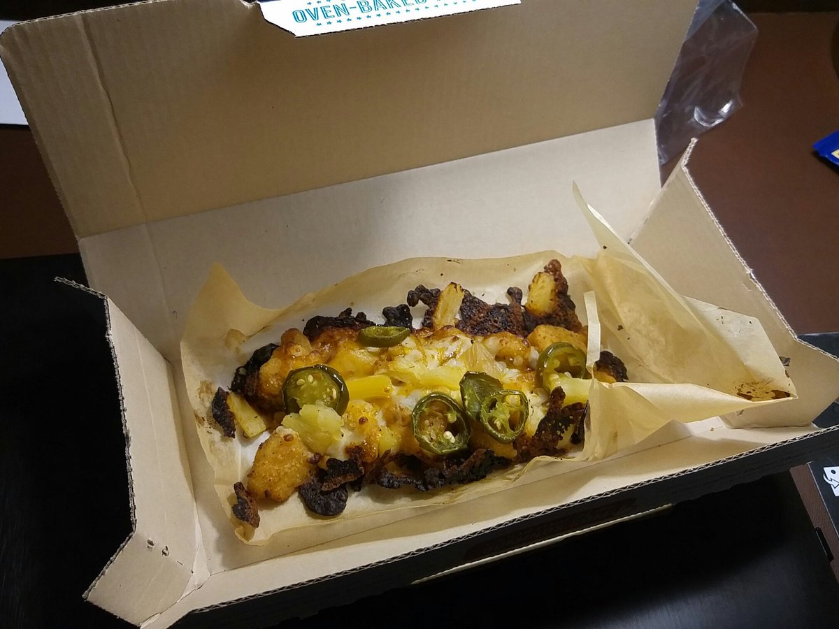 LitUpBlue's tweet photo. No thanks, @dominos 

Not even worth having them fix it. Cold as the snow outside too. https://t.co/z2u82FY4Zh