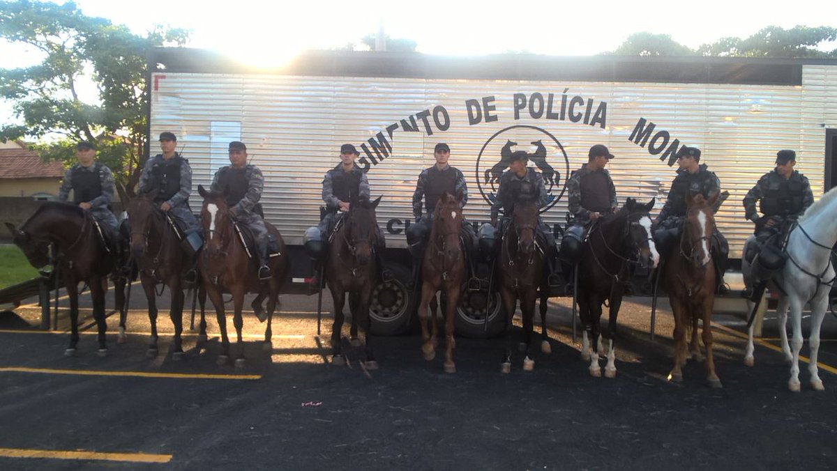 CavalariaPmgo's tweet photo. Efetivo de serviço no Estádio Annibal Batista Toledo, em Aparecida de Goiânia. Jogo: Aparecidense X Vila Nova. https://t.co/LlTCxOWqjQ