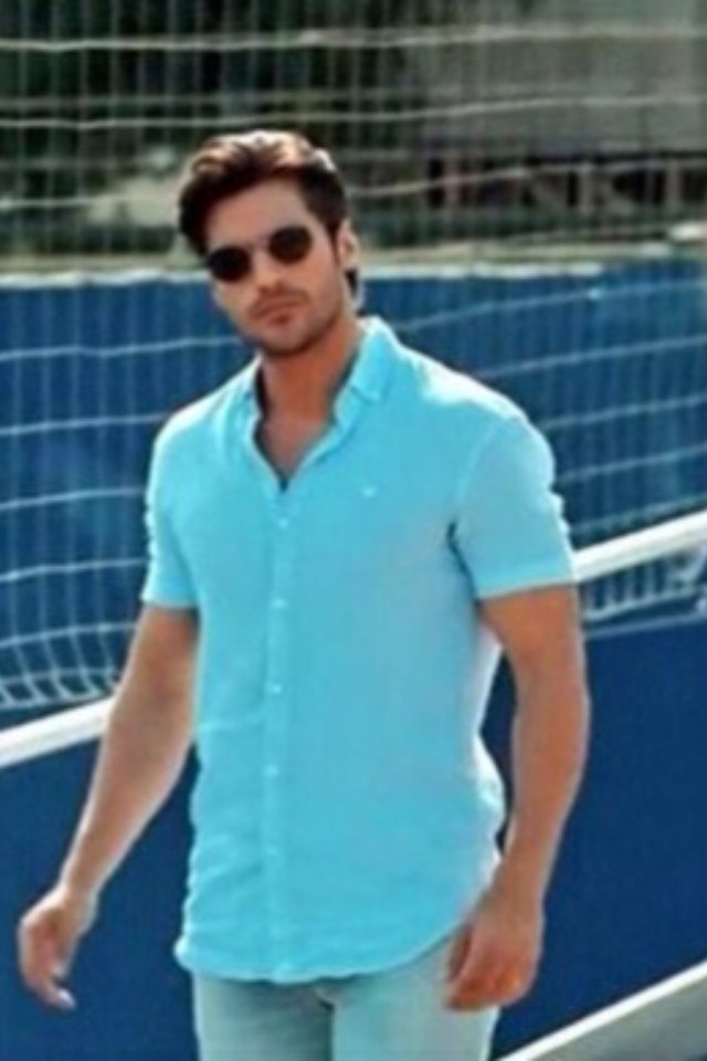 faarheza_laa's tweet photo. 😘😘😘 @SerkanCayoglu @ozgecangurel 😍😍😍 https://t.co/9d9DprJo1q