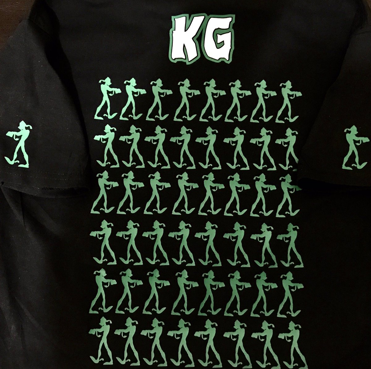 Exit2Designs's tweet image. A little late night work for my sons 100 days of school shirt.  Playing with @Siser_NA silver and green vinyl. 100 mummies.