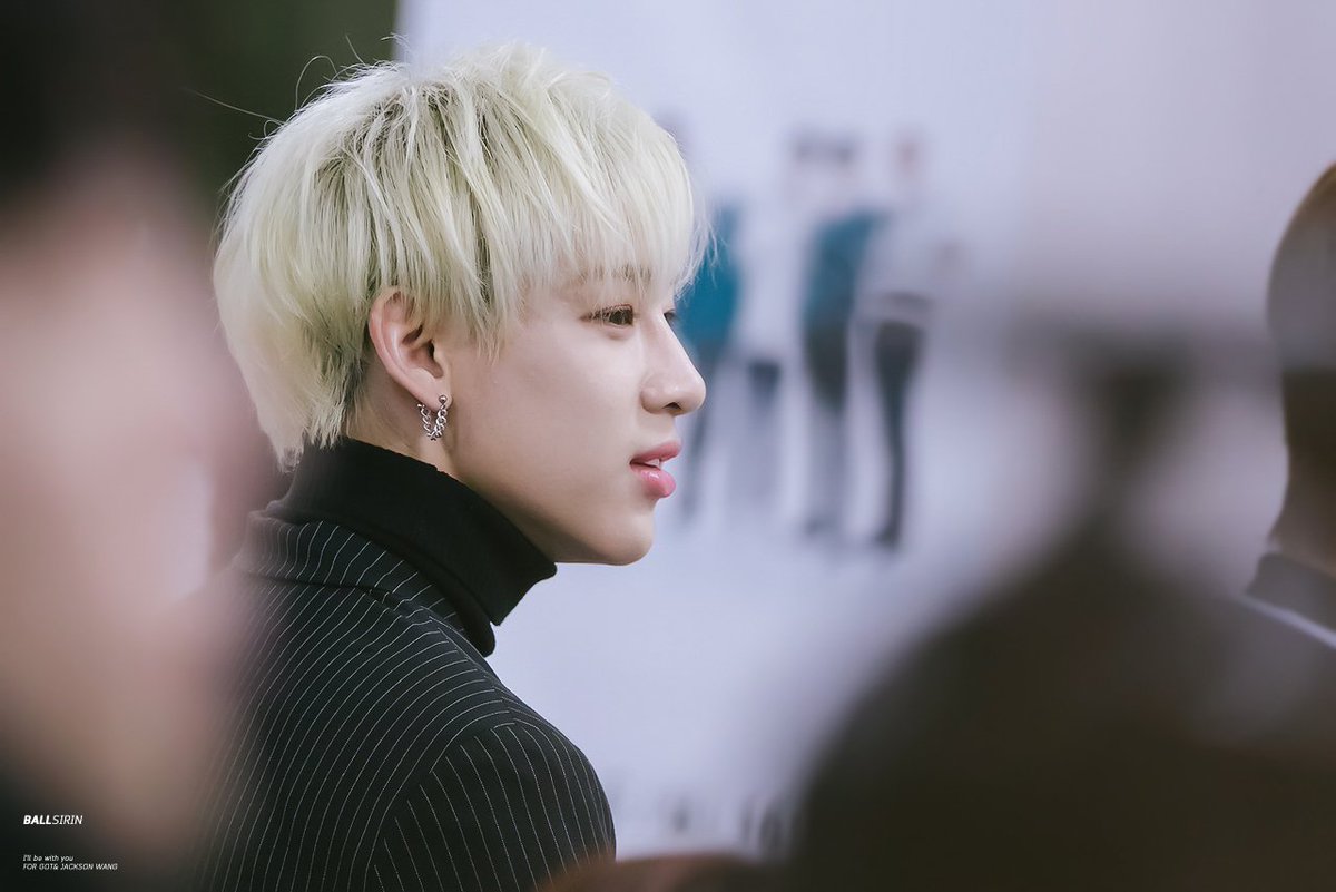 seraphmt93's tweet photo. รอบข้างมันเบลอ แต่เธอโคตรชัดเจน ❤ #MarkBam https://t.co/S3myMmZWos