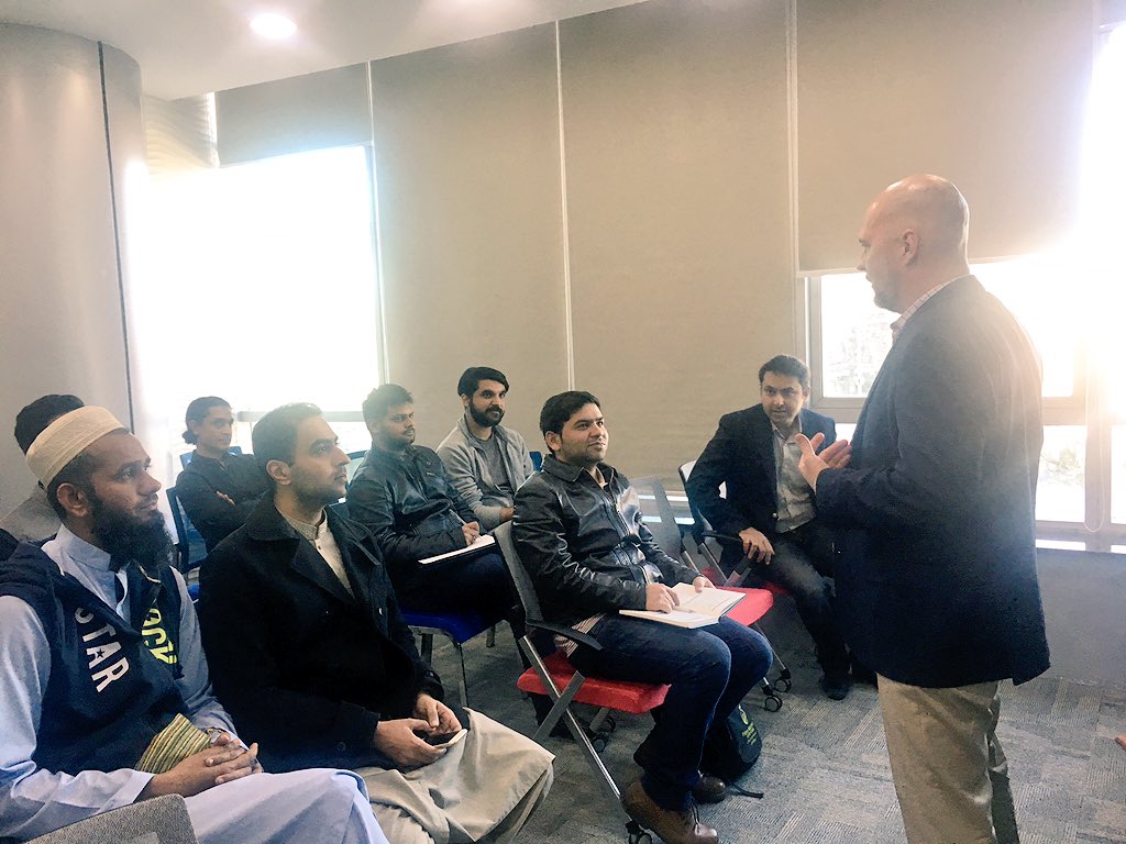 PlanX_PITB's tweet photo. We've kickstarted our #PowerofNegotiation session with @ericbmaddox at @PlanX_PITB! Eric tellsnus about his #military background https://t.co/tM0cmORTlJ