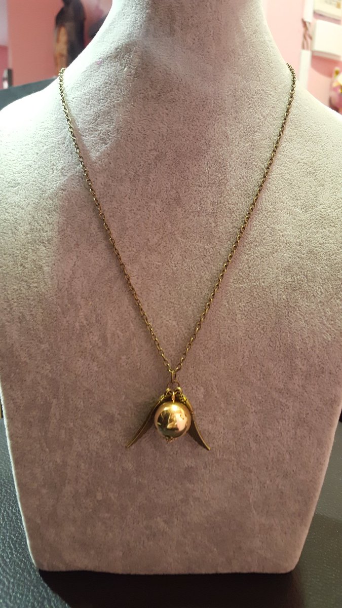 khal_potter's tweet image. ¿Que os parece el nuevo colgante de la Snitch dorada? 
😍
☇