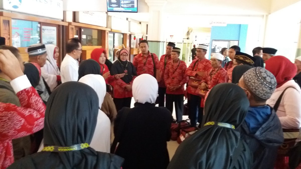 dewanggaumroh57's tweet photo. alhmdulilah jamaah Umroh Dewangga 10 Feb sudah meninggalkan Tanah air untuk ibadah seboga selamat sampai tujuan dan plng Amin
#JumatBerkah https://t.co/lg9bRF97xx