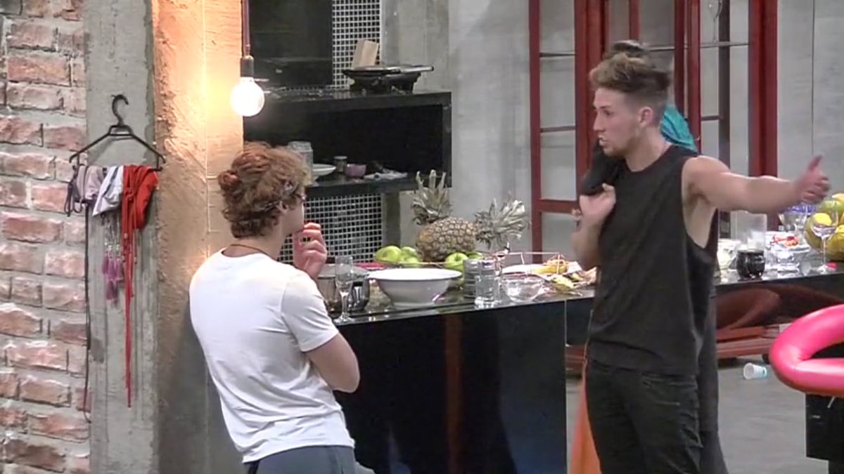 SabinaLaia's tweet photo. Felipe: "Uno no tiene que ser como la pareja te lo exija, yo a ella la dejo ser"
Bravo 👏🏼 No te dejes manipular más!
#DobleTentacion19 #DT19 https://t.co/shgI5ziX32