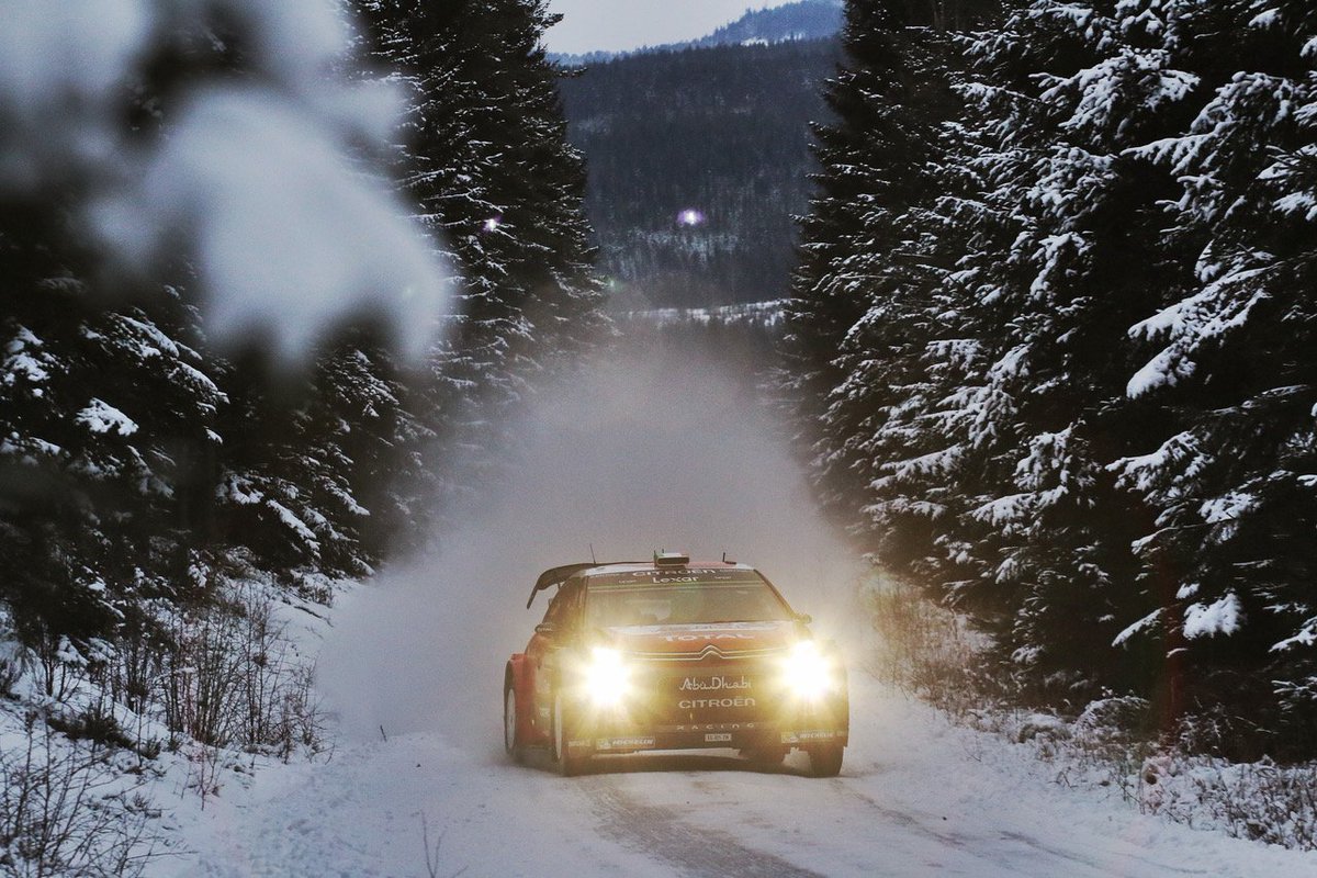 CitroenRacing's tweet photo. #WRC #RallySweden SS4
@Craig_Breen: « I hit a stone and broke the front-right damper." 
On his way to service! https://t.co/Y47isn9tix