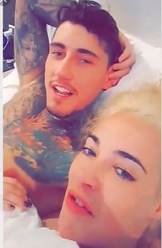 Stephdavis1000's tweet photo. With Jeremy ❤😍😍 https://t.co/5vuJMc1TdF
