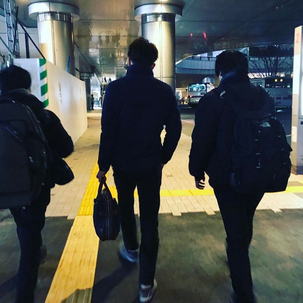 tanemurasax's tweet photo. 黒ずくめのモスト。今日から三日間洗足音大に通います〜
#sax #saxophoe #sax🎷 #MOST #quartetmost #サックス #吹奏楽 https://t.co/n4aHwCtUX9 https://t.co/NqJrWmGUWF