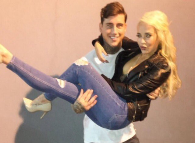 Stephdavis1000's tweet photo. More of me &amp; Jeremy 💋💋 https://t.co/0py321HIEJ